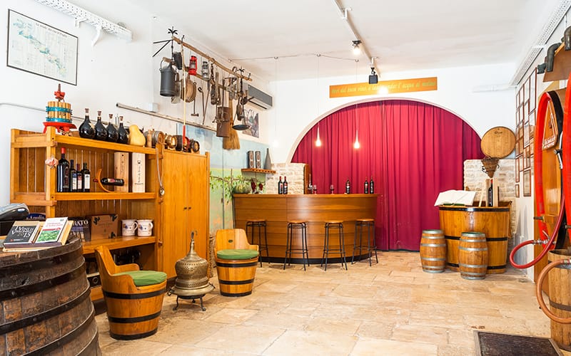 cantina con angolo degustazione
